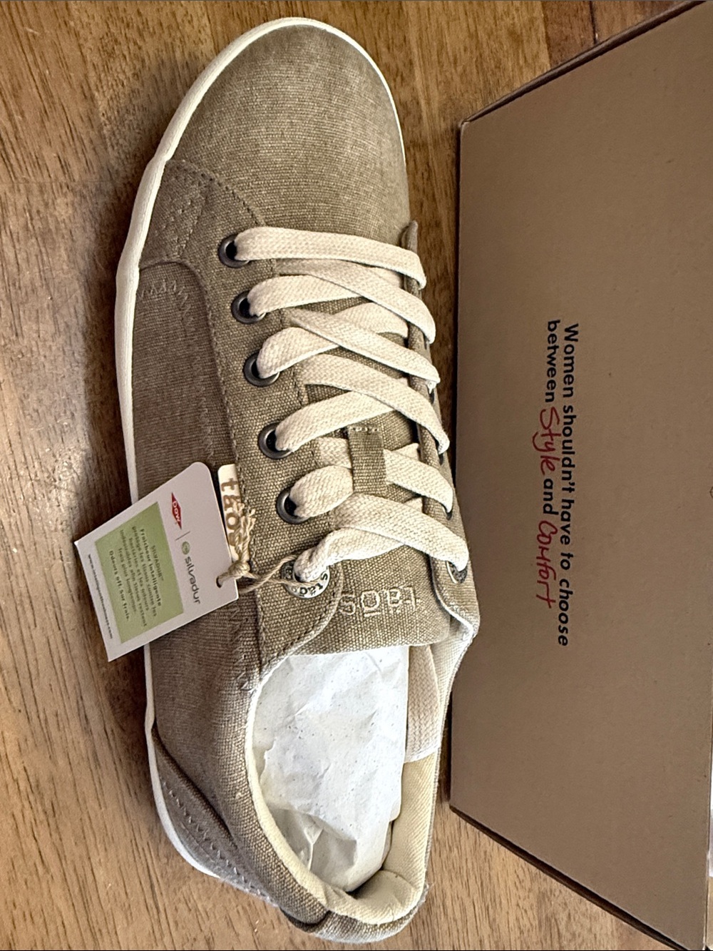 Taos Footwear Women's Beige Canvas Lace-Up Sneakers